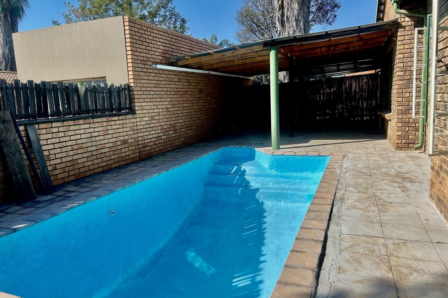 5 Bedroom Property for Sale in Ifafi North West